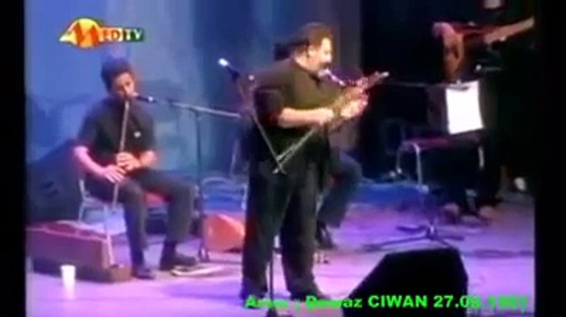Ahmet Kaya - Mavinin Türküsü-Şafak Türküsü 1997 Belçika Konseri .mp4 -  video Dailymotion