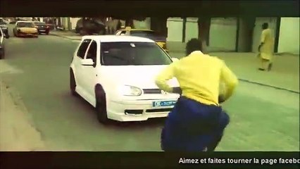 Encore Mbirki, Mdrrr il stoppe les voitures avec ses pas de danses