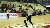 Frank Kaminsky Shows China His Dance Moves