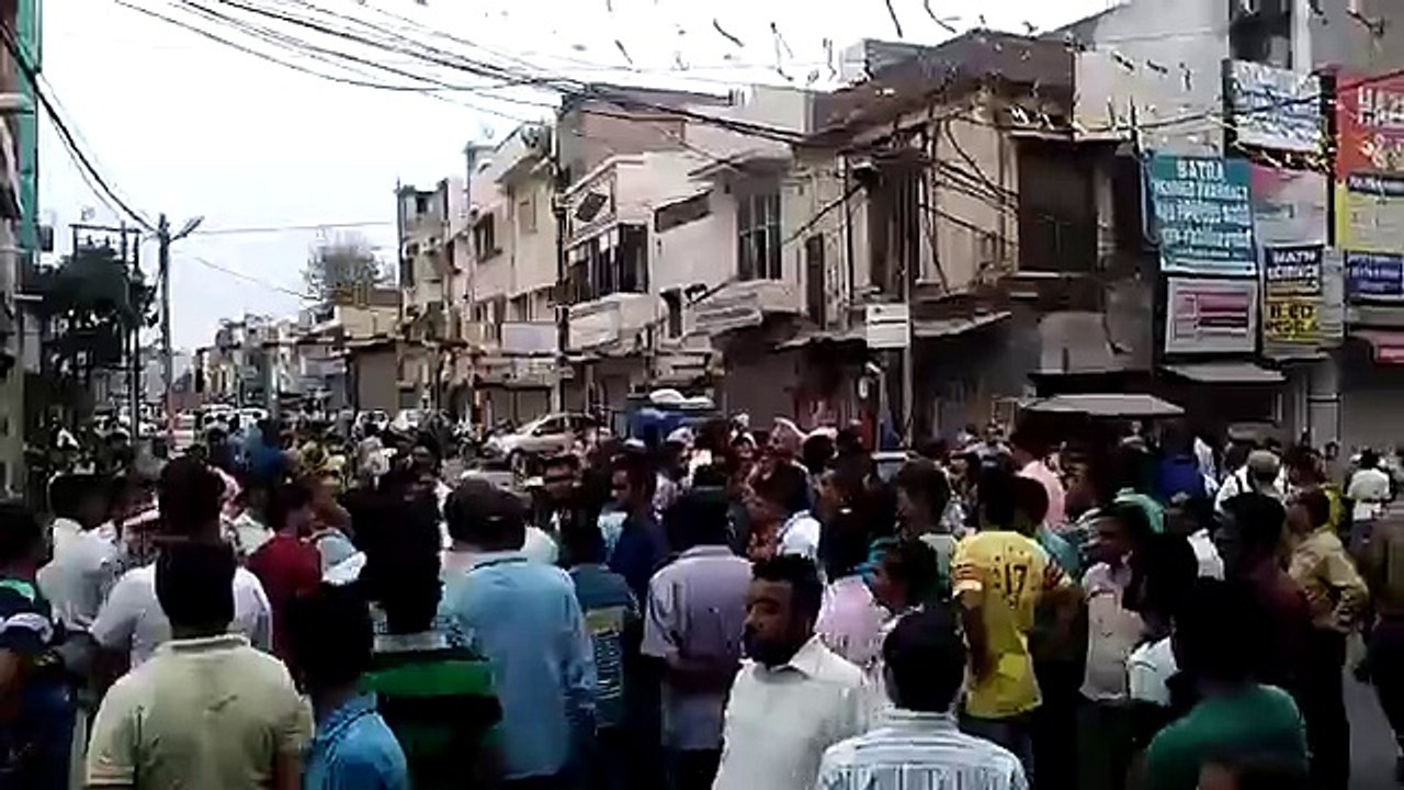 Shopkeepers, protesters clash in Jalandhar