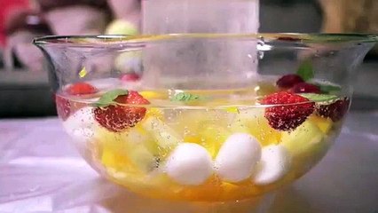 セイキンがサイダーの泡をボトルに吸い込んでみた