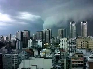 La structure Insane foncé Supercell Nuages sur la France