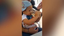 Un père filmé en train de faire boire et fumer son fils