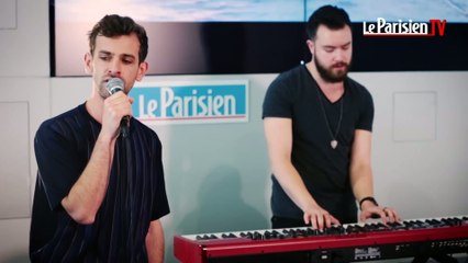 Josef Salvat chante «Open Season» en live au Parisien