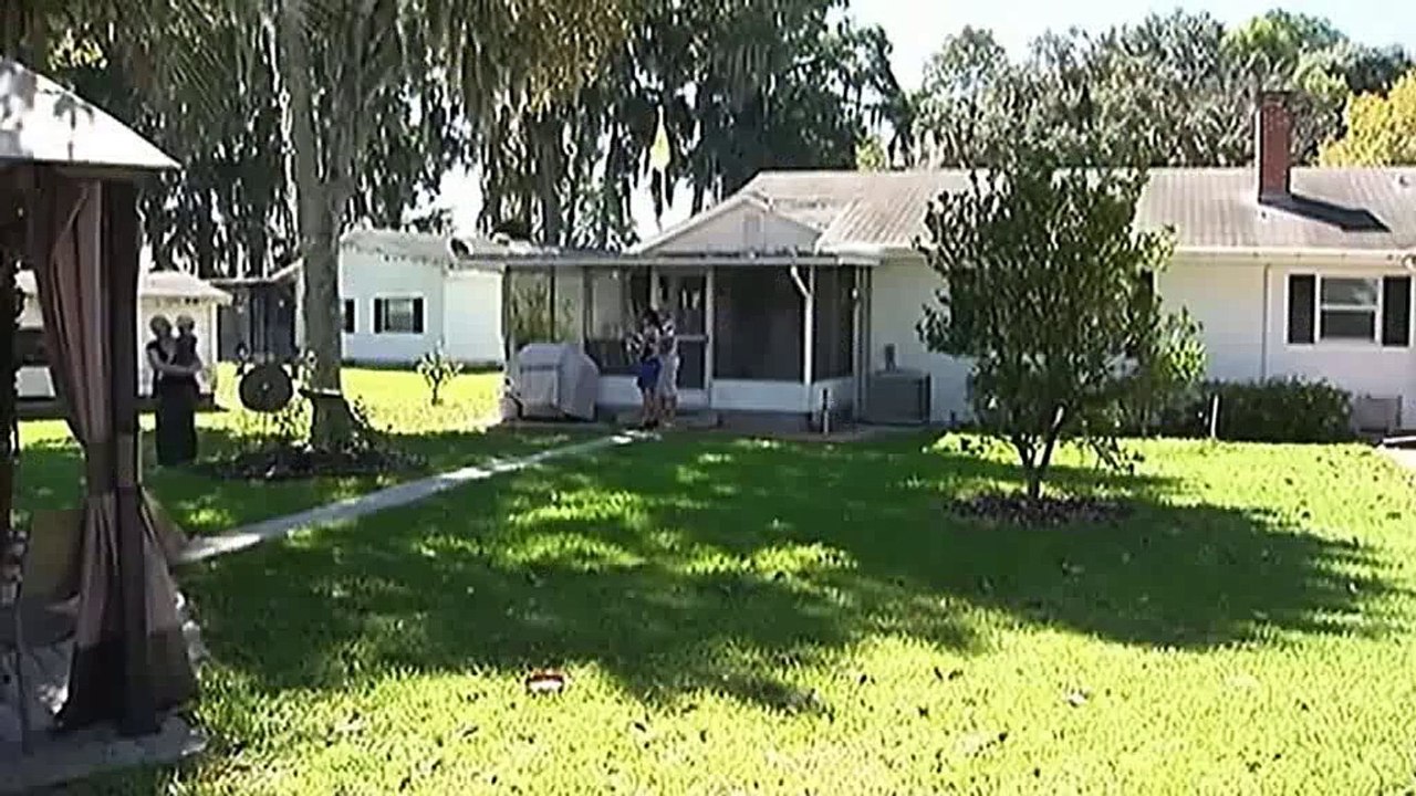 Un hombre sobrevive a un ataque de caimán