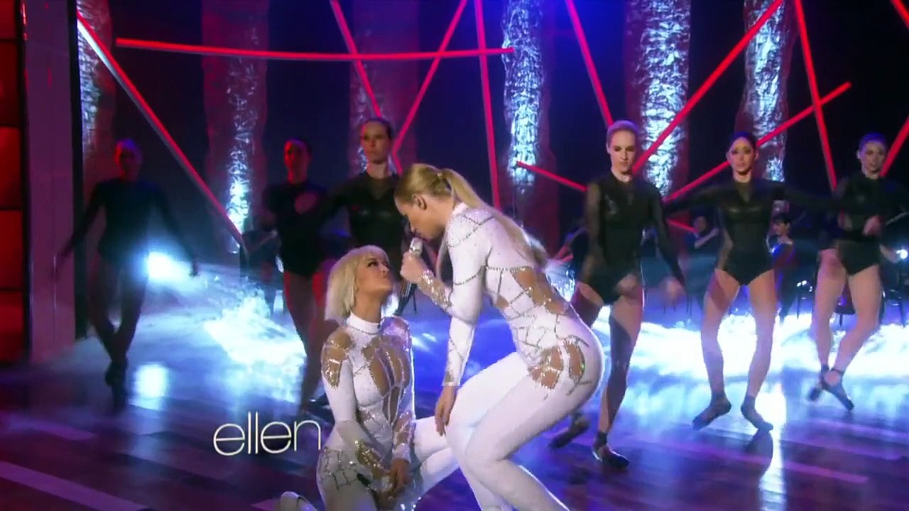 Iggy Azalea and Rita Ora Perform ‘Black Widow’