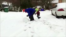 Le papa de l'année met sa fille KO!