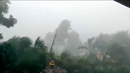 إعصار باتريشيا يضرب الساحل الغربي للمكسيك