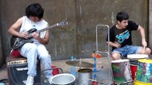 2 musiciens de rue jouent du Dire Straits et c'est ENORME!