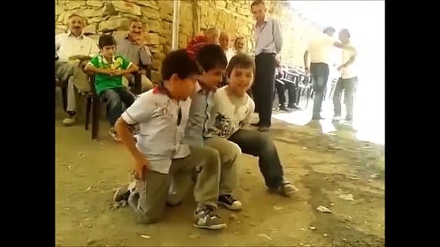 3 Zarokê Kurd Govend - 3 Kürt Cocugu Halay - [ Kürt Halayı ]