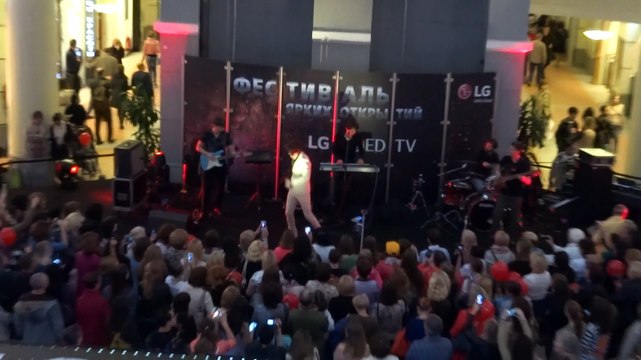 «Лети» А.Бон (Москва, ТЦ «Атриум», 6.09.2015) (Marina White)