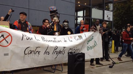 Manifestation contre le projet minier de Loc-Envel