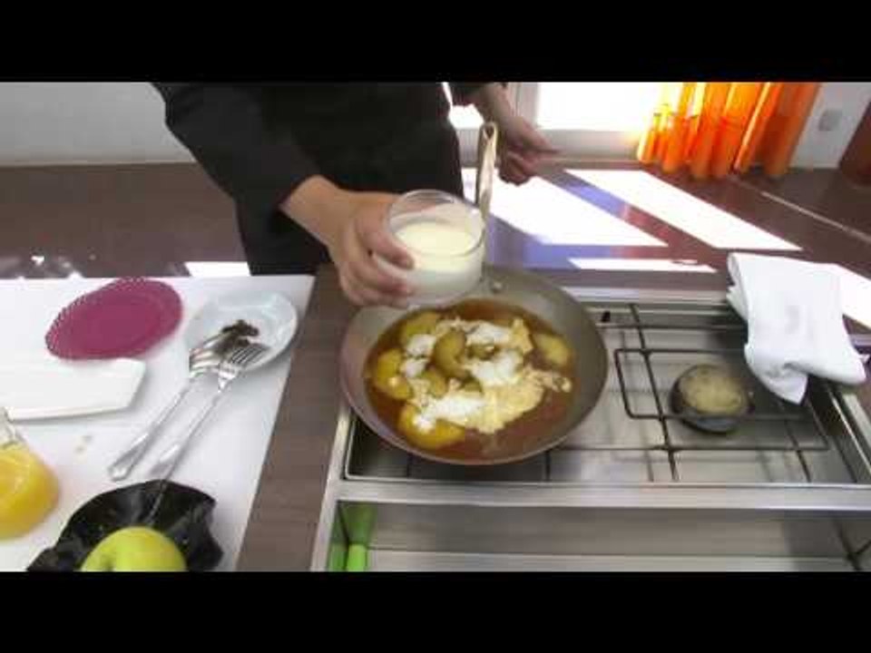 Pomes flamejades al calvados i cafè "shakerato"