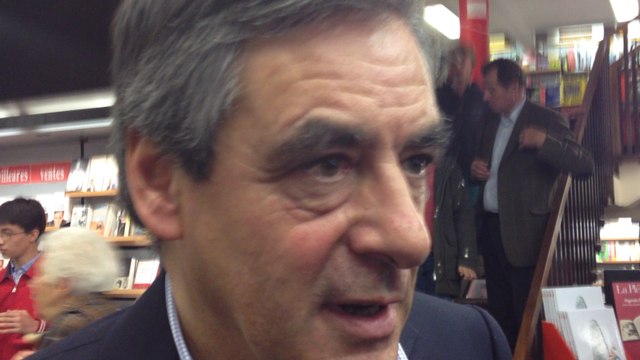 François Fillon dédicace son livre
