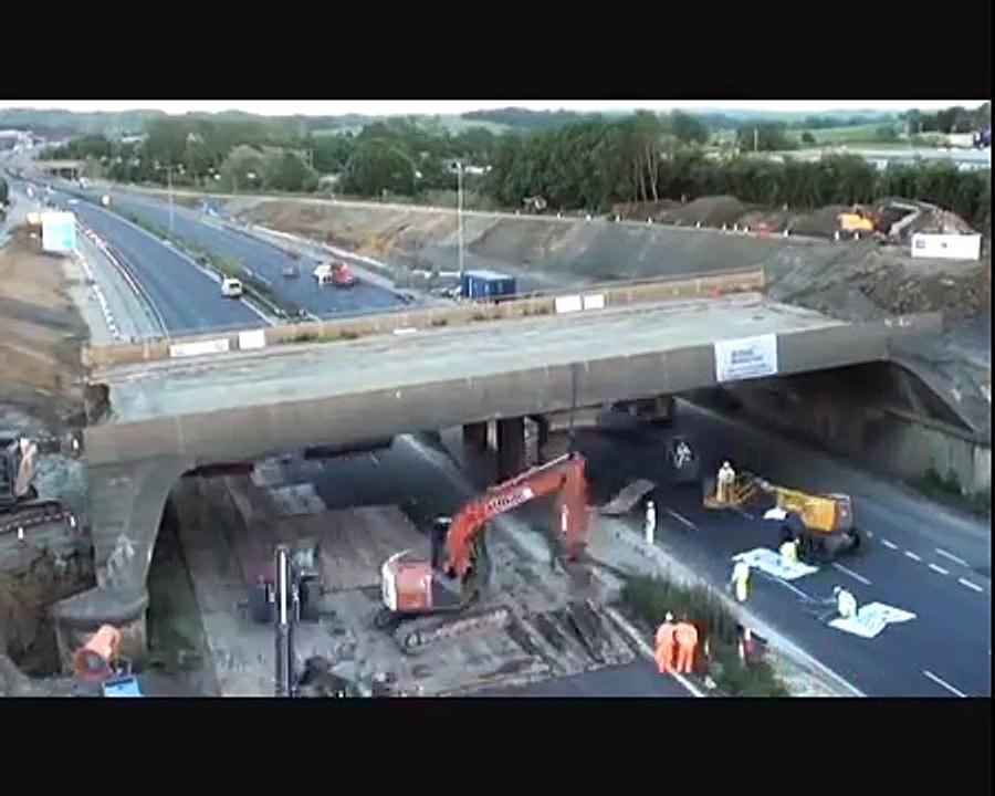 Se Reunieron Pocas Máquinas Debajo de Este Puente. Lo Que Hicieron en Tan Sólo 15 Horas Harán Volar tu MENTE