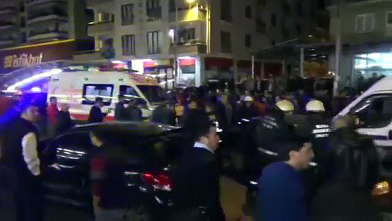 Komiser yardımcısının iki araç arasında kaldığı anlar kamerada