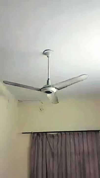 Earthquake shaking fan
