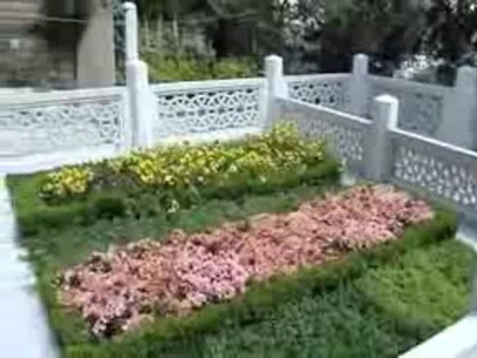 Mahmut Esat Coşan Hoca Efendinin KABRİ