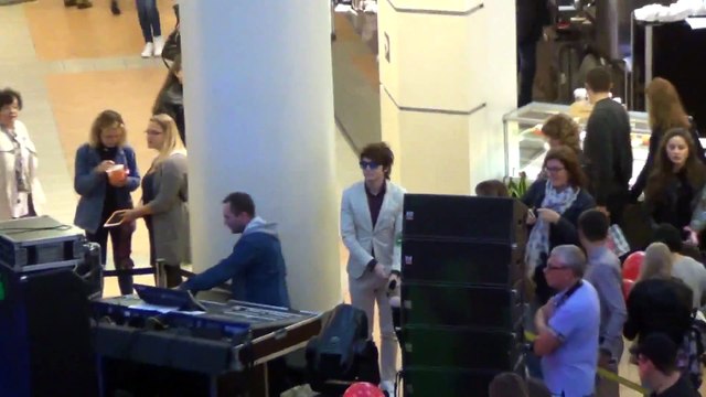 Александр Бон в ТЦ «Атриум», начало концерта (Москва, 6.09.2015) (Наталья Смирнова)