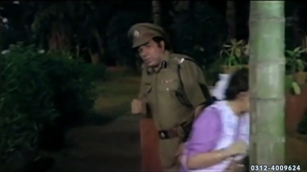 Muni Baygum " tum poocho aur main na batao"