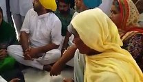 Kejriwal meet family of shaheed sikhs