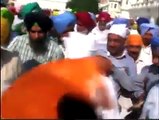Delhi CMArvind Kejriwal visits Darbar sahib and appeals for peace