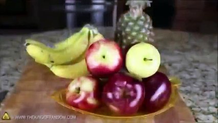 Как вырезать лебедя из яблока - Карвинг!
