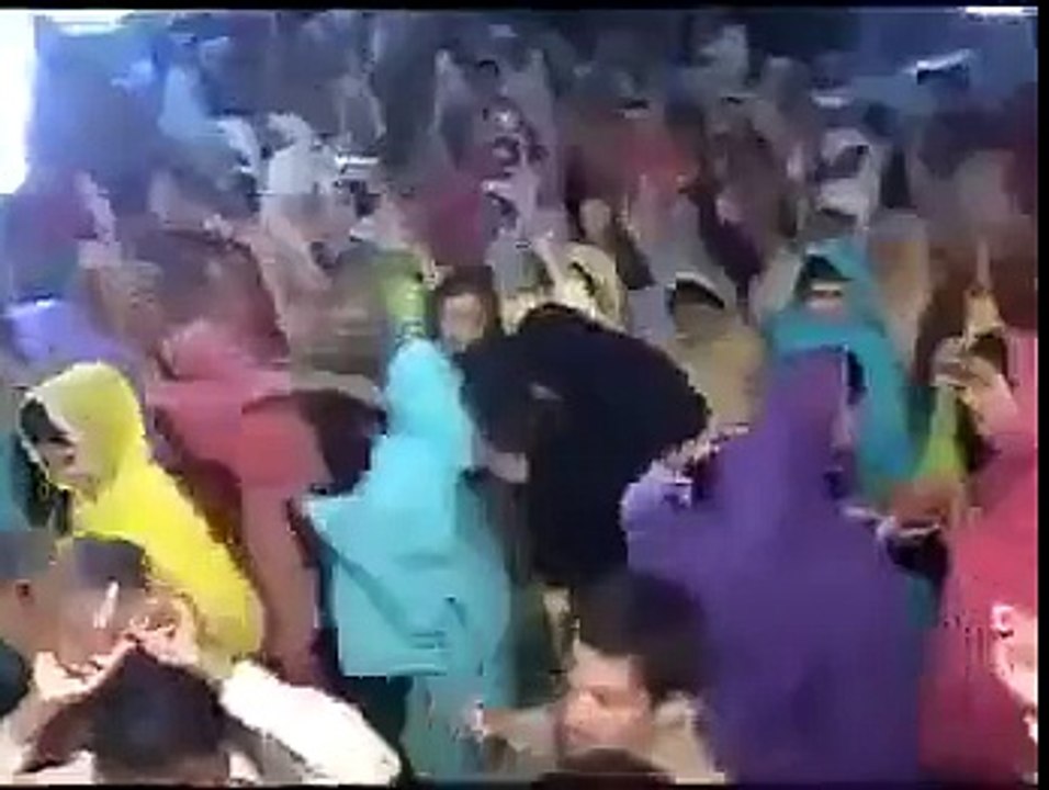 رانگ نمبر جہاں خواتین کو رقص نہ کرنے پرگالیاں دی جارہی ہیں