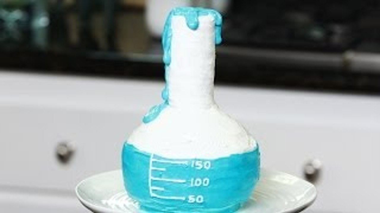 HOW TO MAKE A VOLCANO CAKE - NERDY NUMMIES