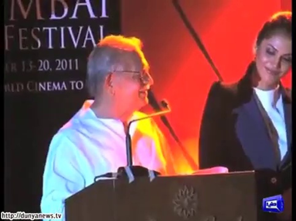 Indian writers return awards in protest against intolerance in India