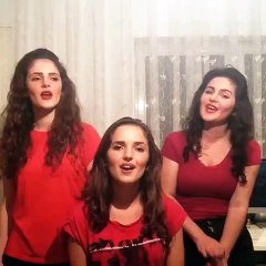 Bukuroshet shqiptare që tani e kanë filluar këngën për kombëtaren tonë.