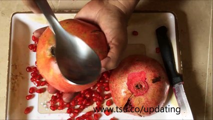 Very easy way to deseed Pomegranate