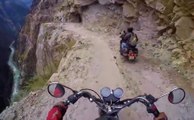 Dünyanın En Tehlikeli Yolunda Motosiklet Sürdüler