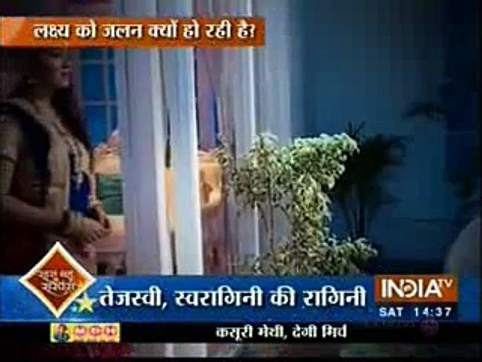 =Swara Ne Rakha Sanskaar Ke Liye Karvachauth Ka Vart Jisse Jaan Laksh Ko Hue Jalan - 25 October 2015 -  Swaragini