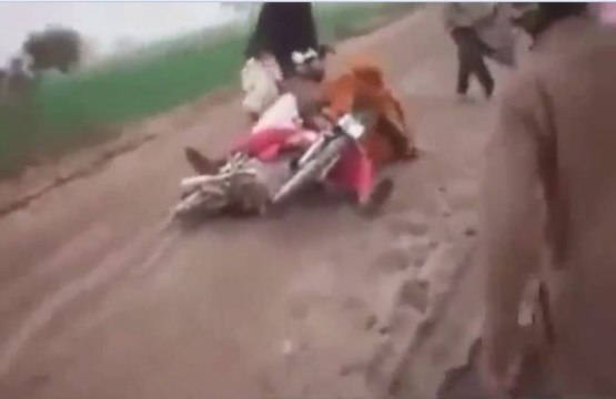 Dehan Naal Bhai G - Bikers Cant Control their Bikes in unknown slippery - So Funny Video, bet you will share it