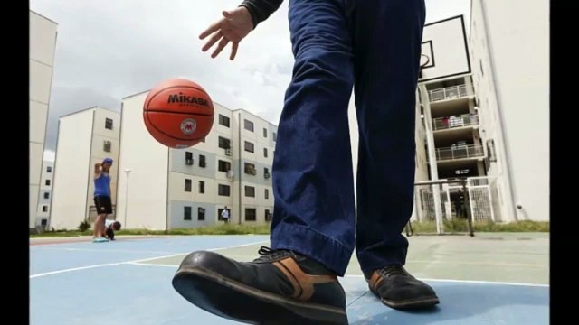 Insolite : cet homme a les plus grands pieds au monde