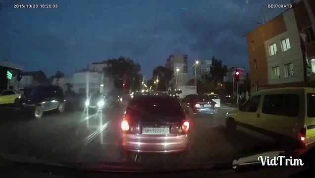 З’явилося резонансне відео, як поліція збила жінку. Одеса