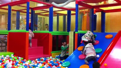 ボールが降ってくる！？楽しいボールプール