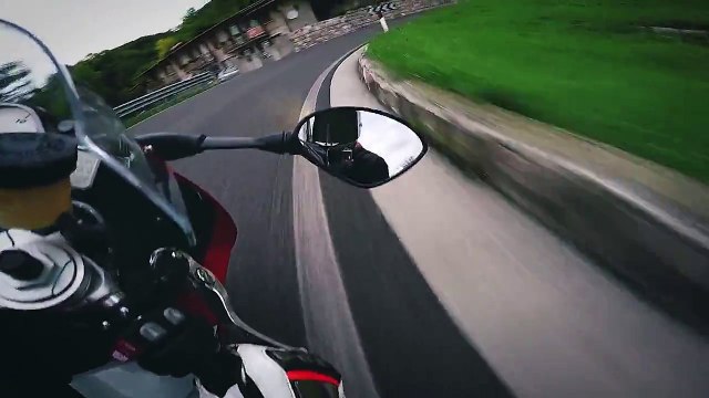 Un motard américain roule comme un dingue