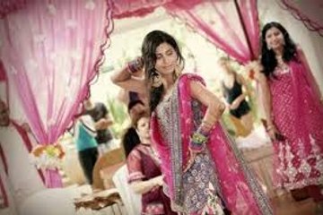 best mehndi function, song and dance Must watch