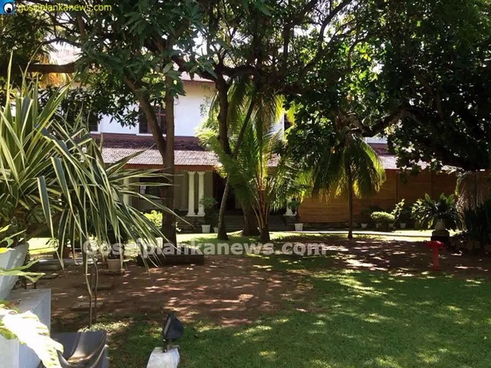 Mahinda’s Luxurious Underground Bungalow