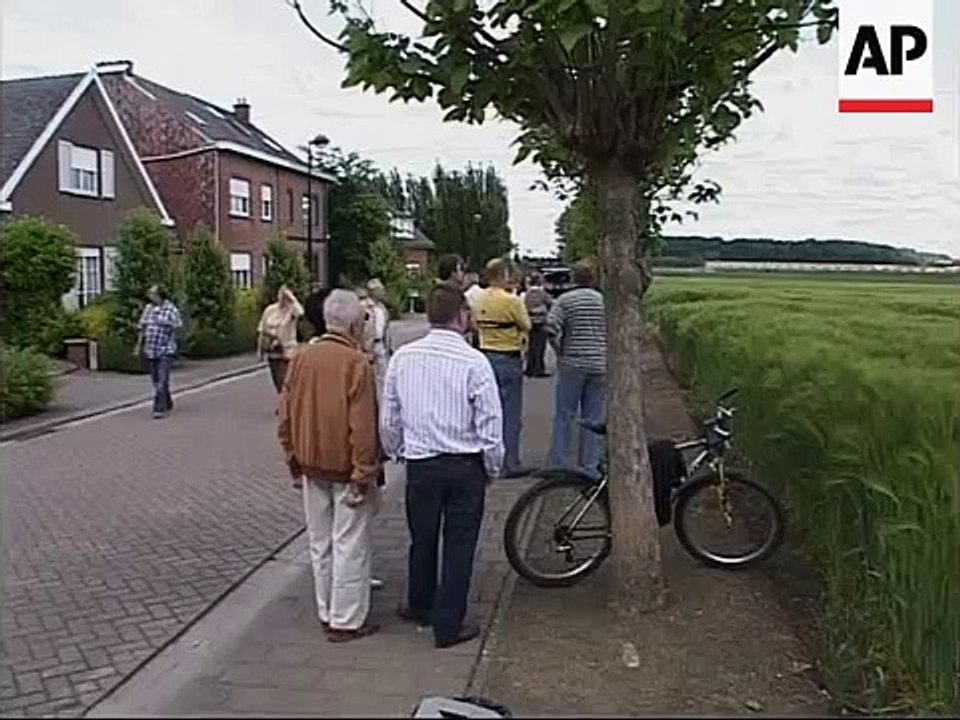 Cargo plane crashes while trying to take off