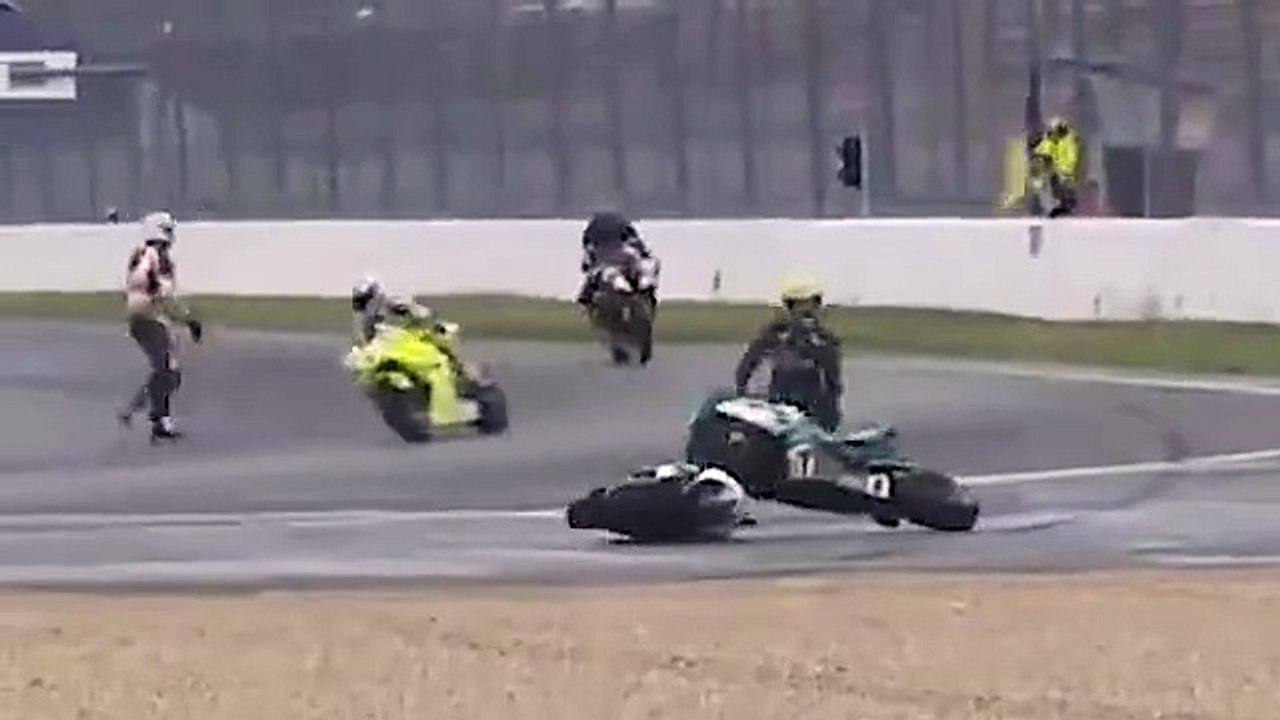 Two Bikes Fall and started rounding