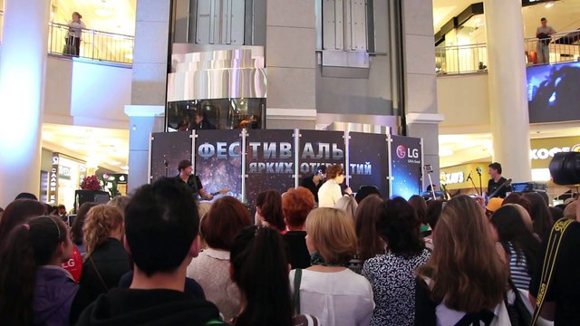 «Подруга» А.Бон (Москва, ТЦ «Атриум», 6.09.2015) (Galina Vinogradova)