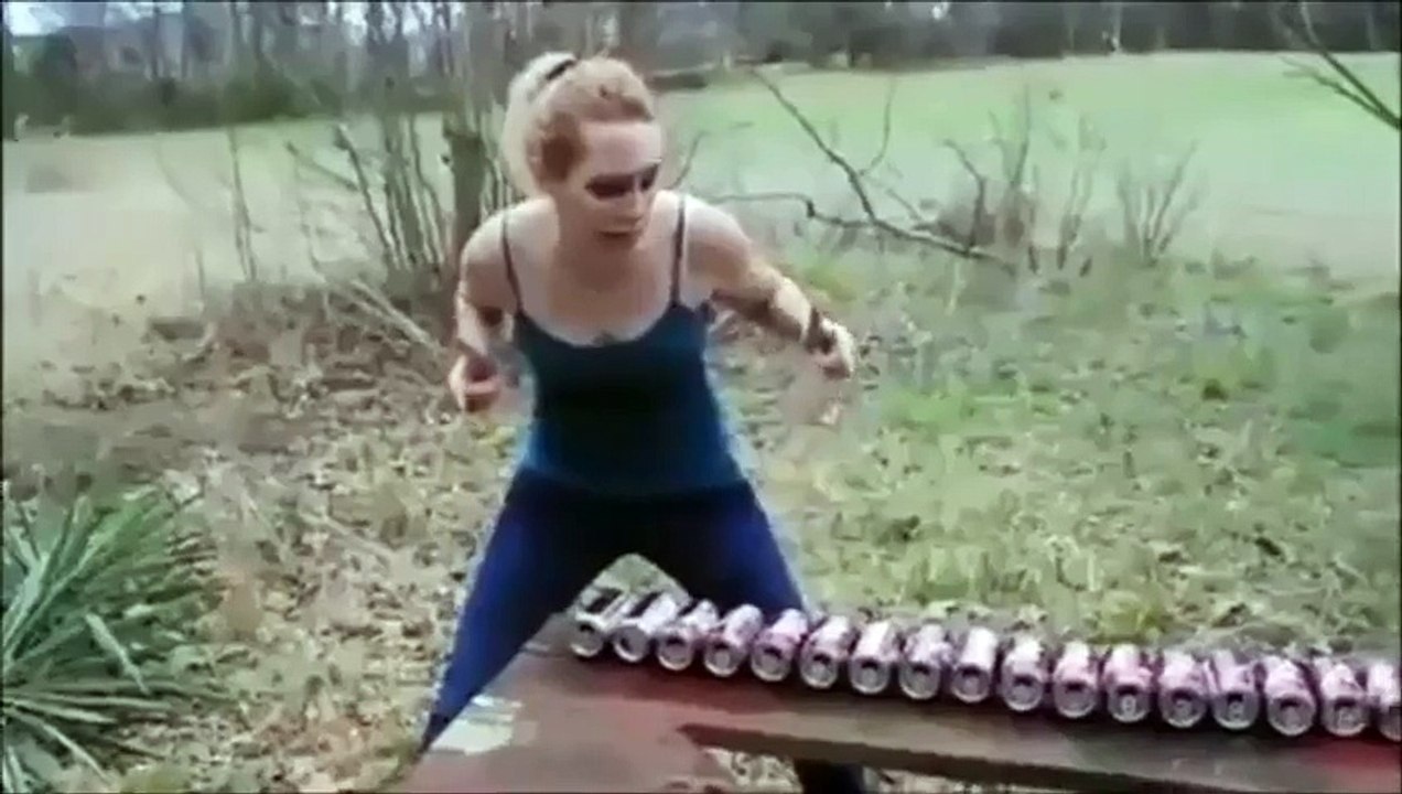 Trituración de latas de cervezas Con las Tetas...
