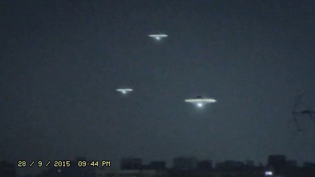 [CRAZY! MUST WATCH] REAL UFO sighting caught on tape, Egypt 2015 - Alien UFO Invasion taking over earth!