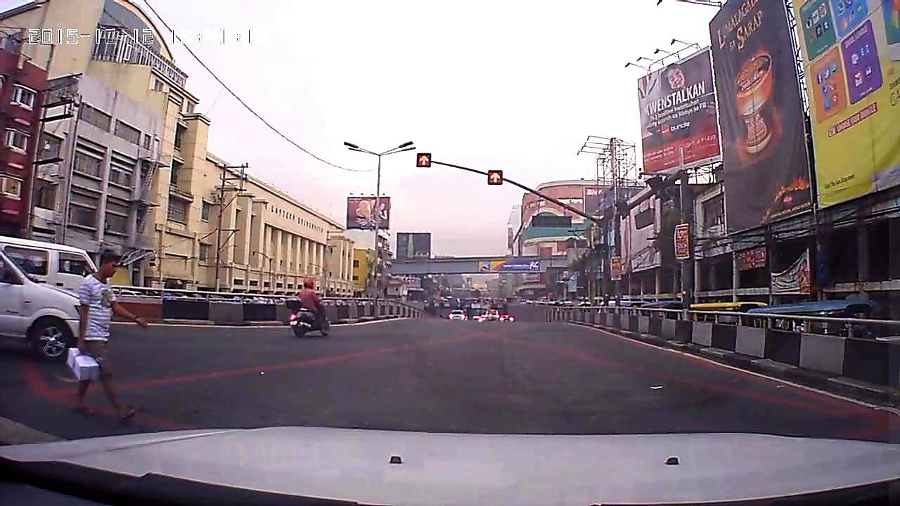 jeep, single motor tumawid pa naka stop na Quezon blvrd
