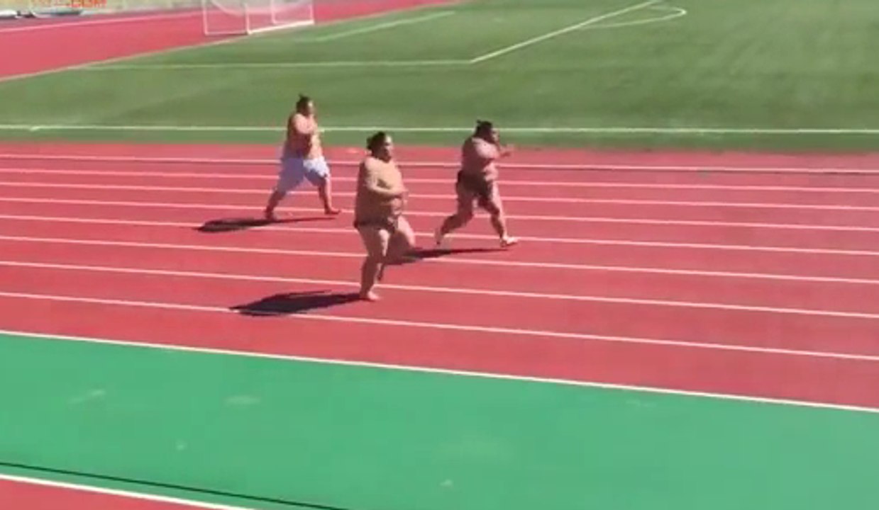 Hard struggle race of the wrestlers / Begini Jadinnya kalau para SUMO lomba Lari