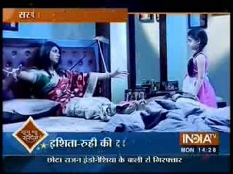 Ishita Ki Aisi Halat Dekh Kar Ruhi Ne Ki Ishita Ko Dori Se Chodne Ki Koshish - 26 October 2015 - Yeh Hai Mohabbatein