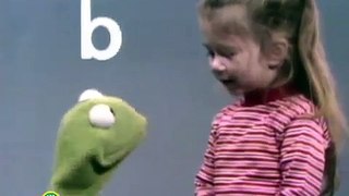 Sesame Street: Kermit and Joey Say the Alphabet